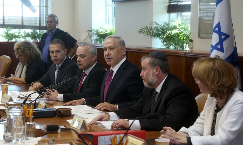 חוק הגיור עבר בממשלה: בנט תמך; אריאל התנגד