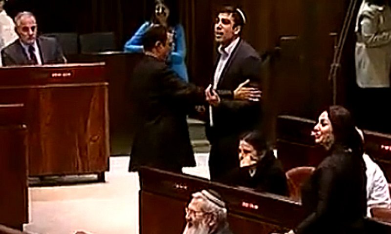 עימות בין לבנת לטיבי, שטבון סולק מהמליאה