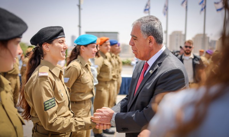הכנסת הצדיעה לחיילים המצטיינים: "הפנים היפות"