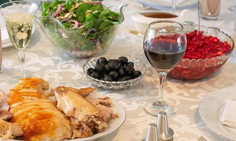 המדריך לבחירת היין המושלם לכל אירוע ומפגש חברתי