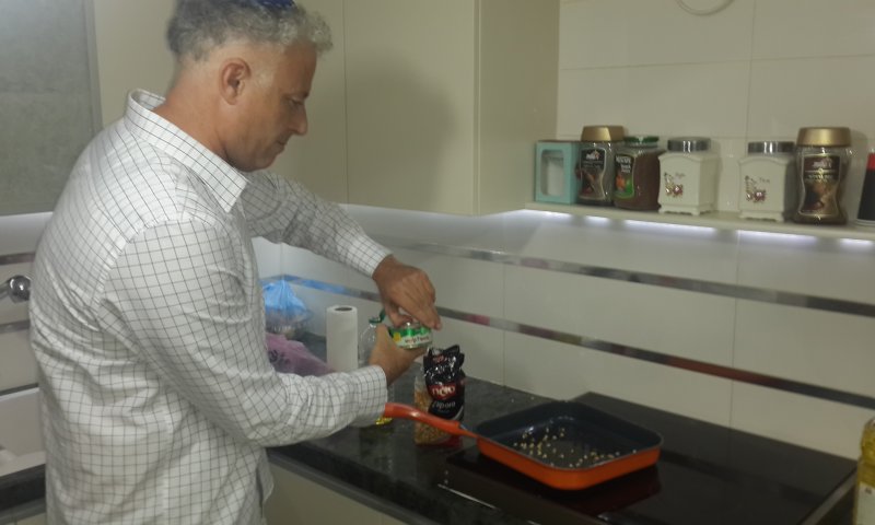 סורגים ארוחה עם סלבסרוג  &bull; יהודה עמשלם