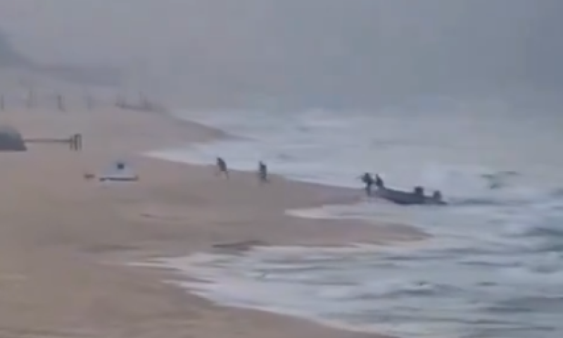 תיעוד דרמטי: רגע חדירת המחבלים מהים לחוף זיקים. צפו