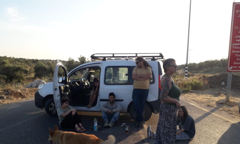 צפו: תושבי חרמש מאיישים את המחסום שצה"ל הסיר