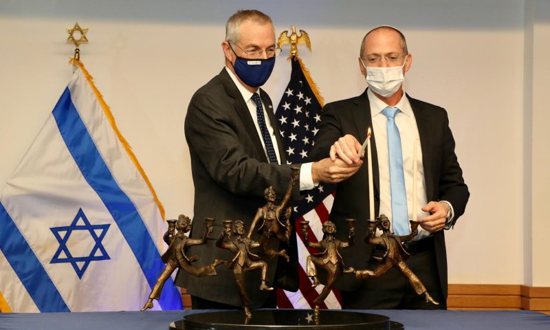 חג בארה"ב: הרצוג ערך מסיבת חנוכה בוושינגטון