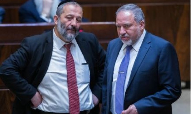 חרף התנגדות ישראל ביתנו, "חוק המרכולים" עבר בממשלה