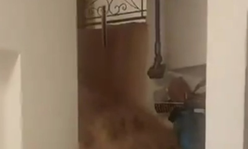 תיעוד: בית פרטי באלקנה מוצף בעקבות הגשם העז