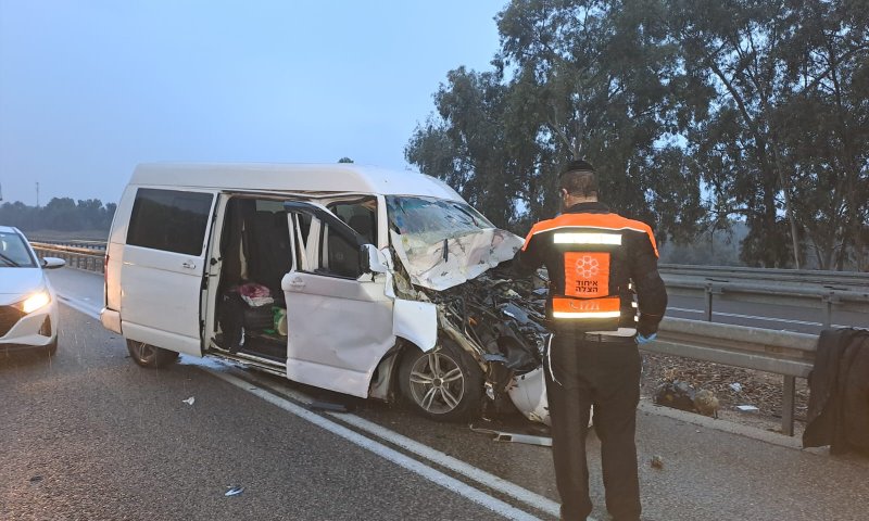 8 בני אדם נפצעו בתאונת דרכים בצומת פלוגות