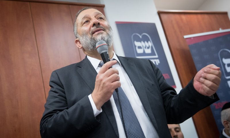 דרעי חושף: "באמצע מהלך גדול להוצאת המסתננים"