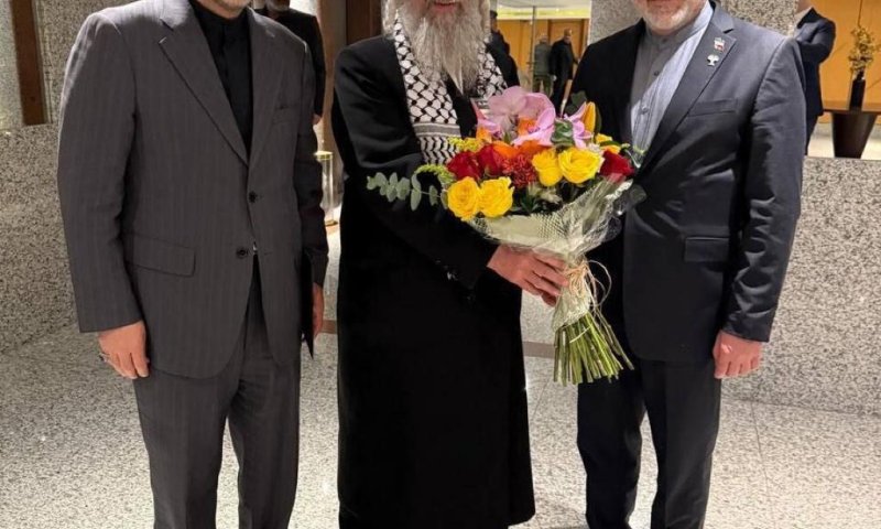 שר הפנים בצעד נגד החרדי שנפגש עם שר החוץ האיראני