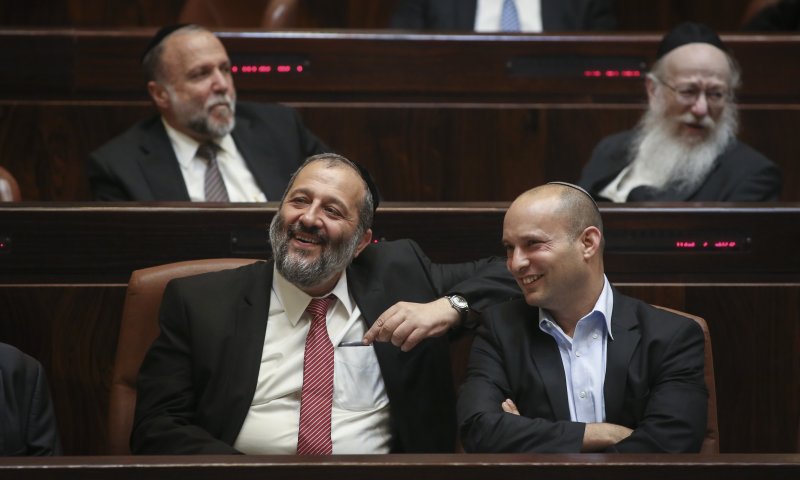 השקופים נשכחו: דרעי הצביע נגד חוק מע"מ 0