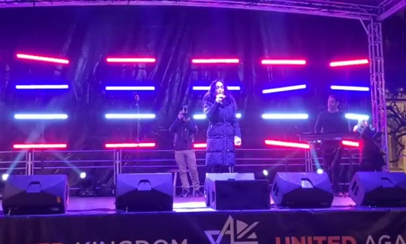 מול 60 אלף איש: ריטה בשירת התקווה בעצרת בלונדון