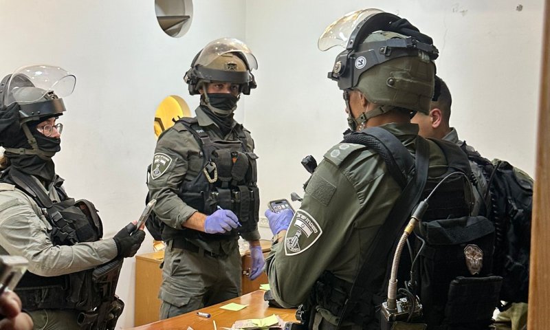 הלוחם שנדקר סיפר: המחבל קפץ עלי מפינה חשוכה