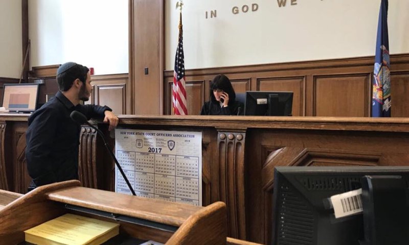 הכירו את החרדים שעובדים בטופ של אמריקה &bull; צפו