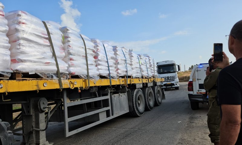 לראשונה: מעבר זיקים נפתח להעברת סיוע לעזה