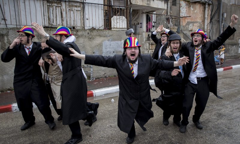 ידעתם? את "חייב איניש לבסומי" גנבנו מרומניה