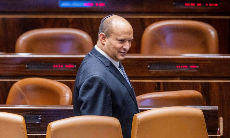 בנט: כתבת רכילויות שמקורה ביועצים ממורמרים