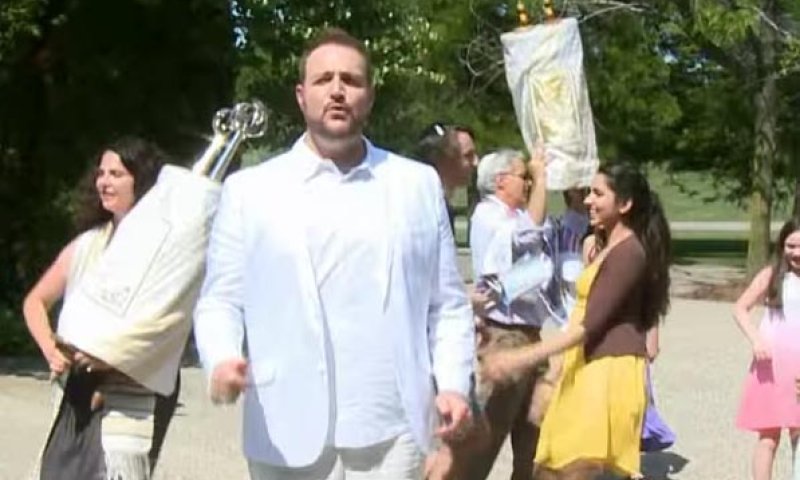 ספר תורה ומיני: שמחת תורה סטייל ארה"ב