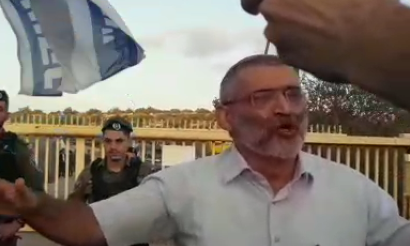 צפו: מיכאל בן ארי מפתיע את הרמטכ"ל