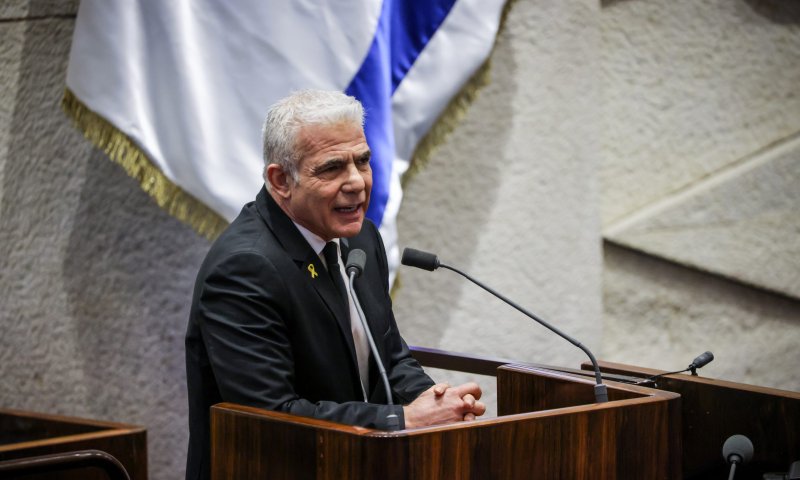 לפיד לנתניהו: "מפאת כבודך לא אספר איך נראית ב-7 באוקטובר"