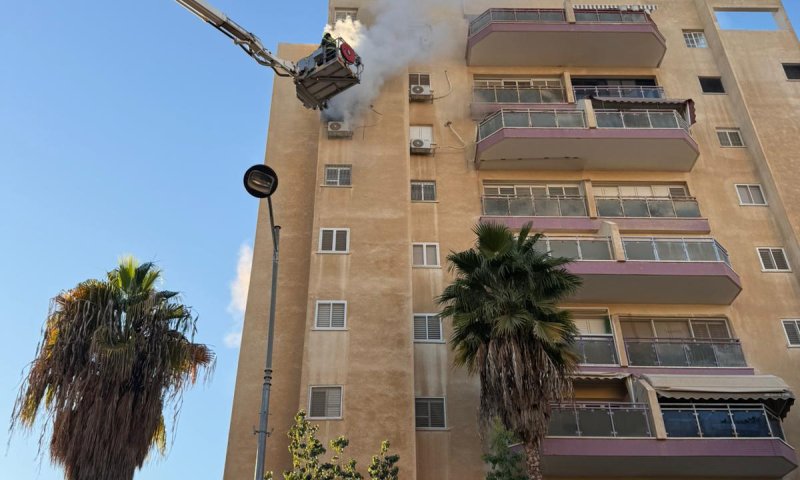 שריפה פרצה בבניין בבאר שבע: 6 דיירים חולצו, בהם תינוקת