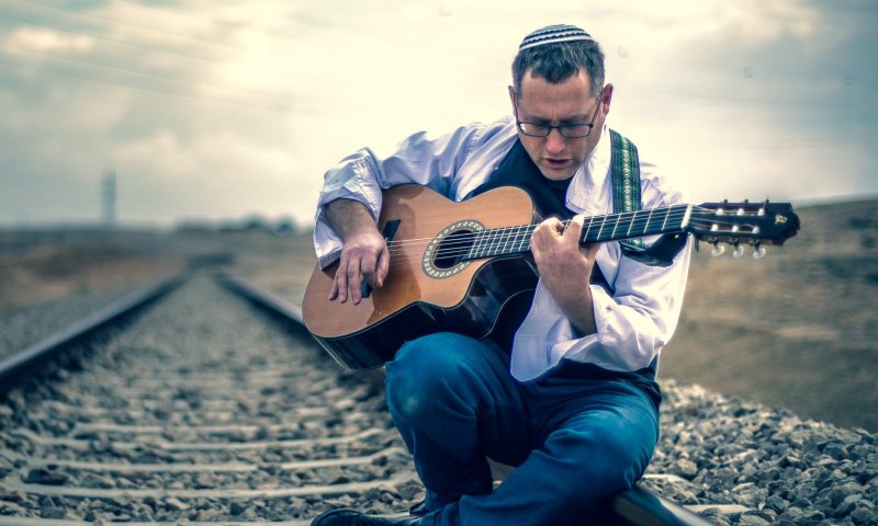 איתן פישר בסינגל חדש: "לב שבור הוא גרזן"