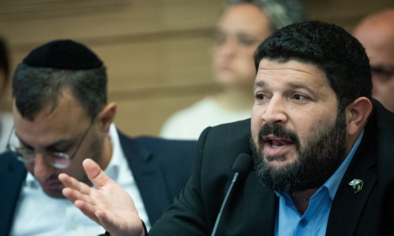 מהומה בכנסת | "נבלה סרוחה, סמרטוט". צפו