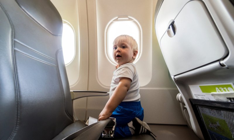 נוסעים עם הילדים לחו"ל? המלצות לטיסה רגועה