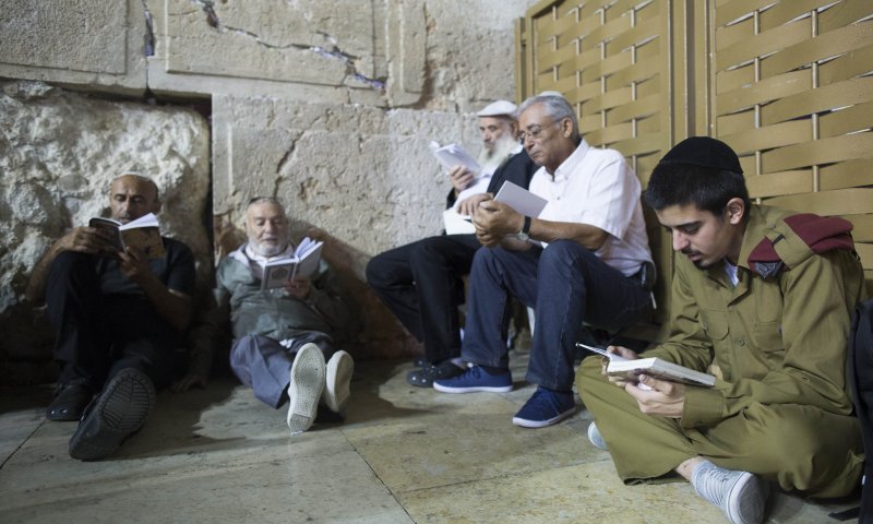 זמני צום תשעה באב תשע"ז וההלכות לפי כל העדות