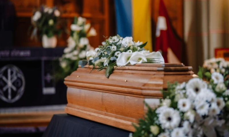 ארה"ב: אישה הלכה לישון, והתעוררה בארון קבורה