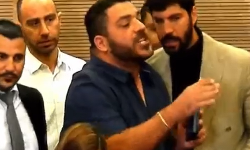 הדובר של קרעי התפוצץ על לפיד ואז התנצל