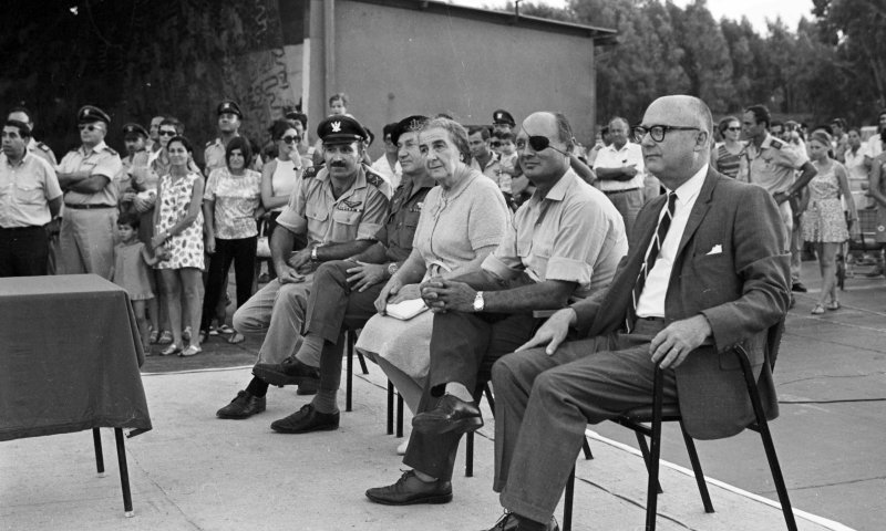 גולדה בדיון עם ראשי הצבא: "זה חטא שלא ייסלח"