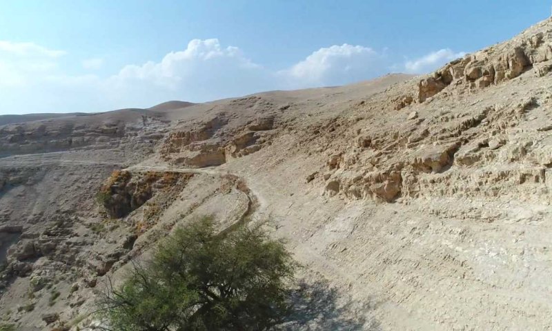 צפו: רחפן שאיתר מטיילת, בתיעוד מרהיב של ואדי קלט
