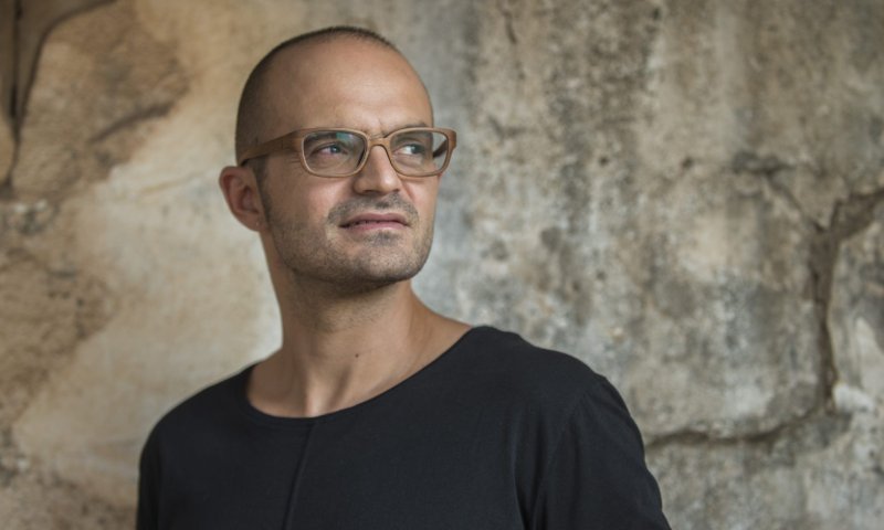 צפו: המחווה של אברהם טל לזכרו של אלון בקל