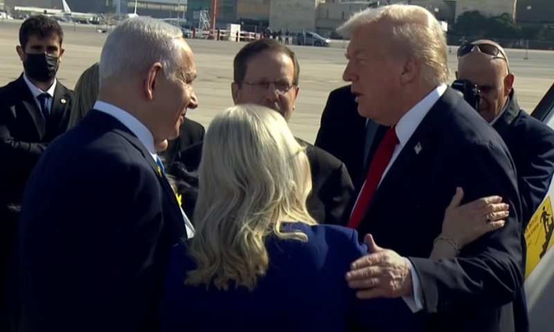 באופן חריג: טראמפ נחת בארץ &ndash; והזמין את נתניהו לעלות לרכבו