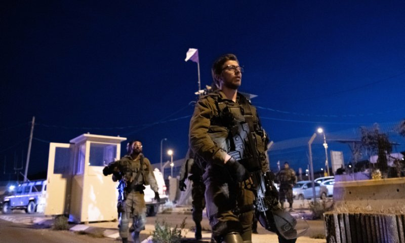 לוחם ירה לעבר משאית בצומת תפוח, אין נפגעים