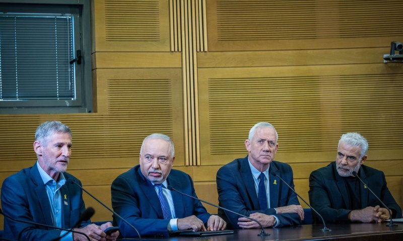 האופוזיציה מתווכחת בקול רם &ndash; והמחיר עלול להיות כבד