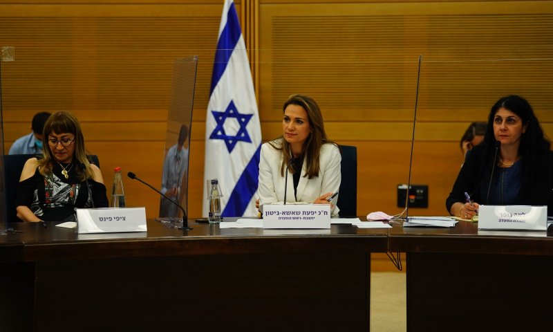 בוועדת הקורונה: למה מופעים כן ובתי כנסת לא?