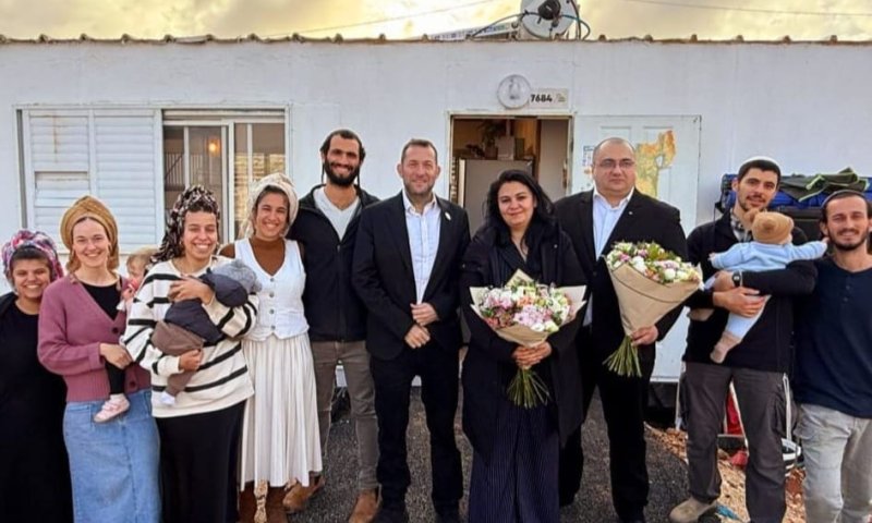 לראשונה: חברי הפרלמנט האירופי ביקרו בהתיישבות הצעירה