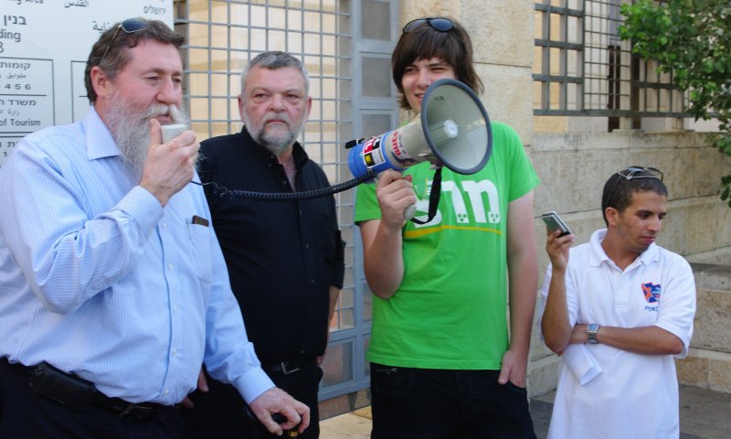 הפגנת הקרבה: צעירי מרצ והאיחוד הלאומי נלחמים יחד