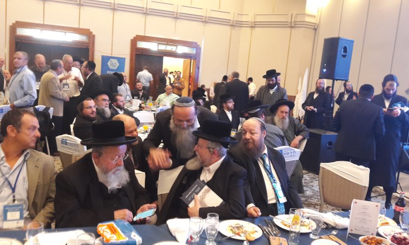 הרב מנחם בורשטין באירוע "הדסה מצדיעה לארגוני ויועצי הרפואה"