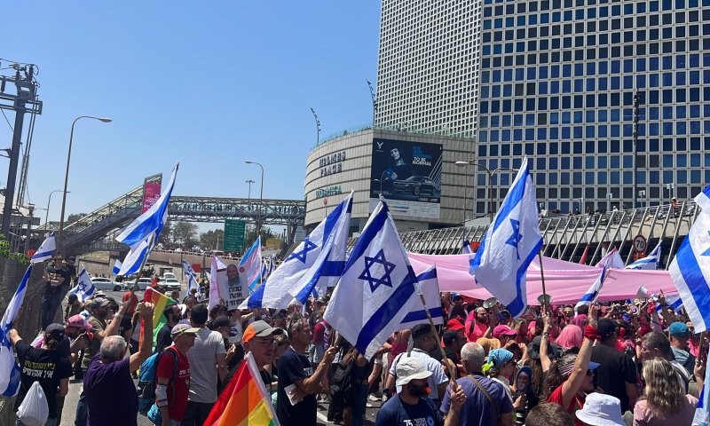 ושוב: מפגיני השמאל חוסמים את נתיבי איילון