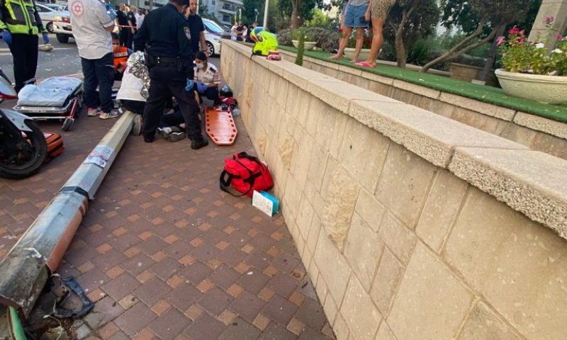 במהלך השבת: עמוד תאורה נפל על אישה בחולון