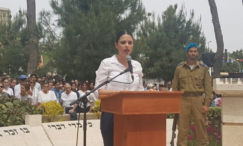 "לאה ושמחה גולדין היקרים, נחזיר את הדר הביתה"