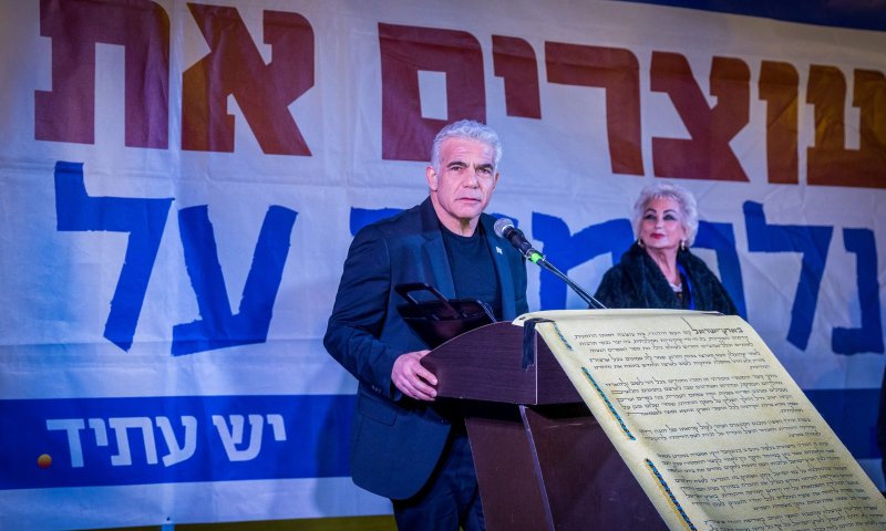 לפיד: "מעולם לא היינו קרובים יותר להתפרקות"