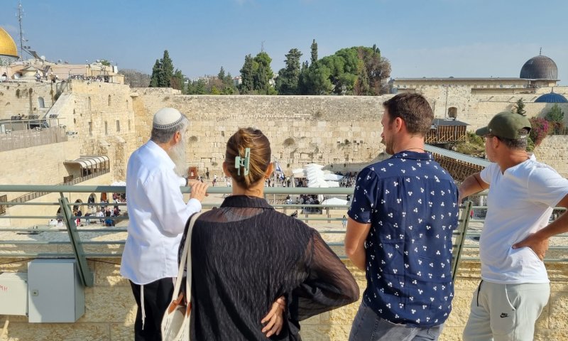 השחקן המפורסם ביקר בכותל והטמין פתק