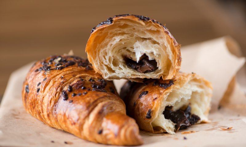 כך תכינו בבית קרואסון שוקולד בקלי קלות | מתכון