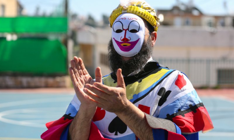 פורים בצל הקורונה: אלו המגבלות הצפויות לחג