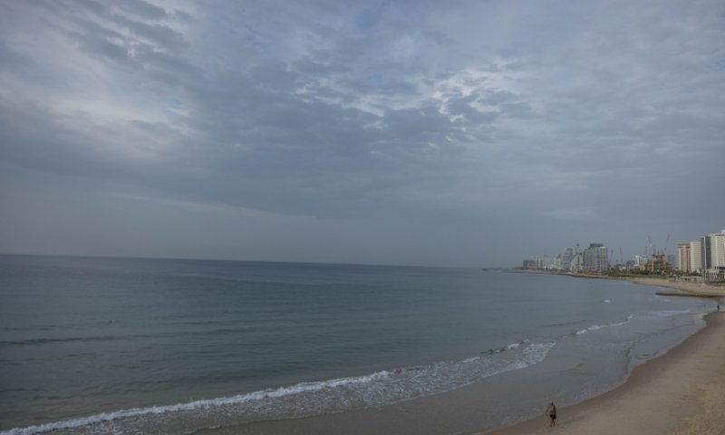 משרד הבריאות מזהיר: איסור רחצה בכל החופים בארץ