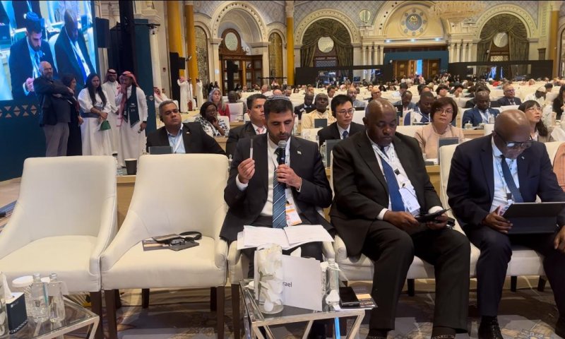 צפו: שלמה קרעי מברך בערבית בנאומו בסעודיה