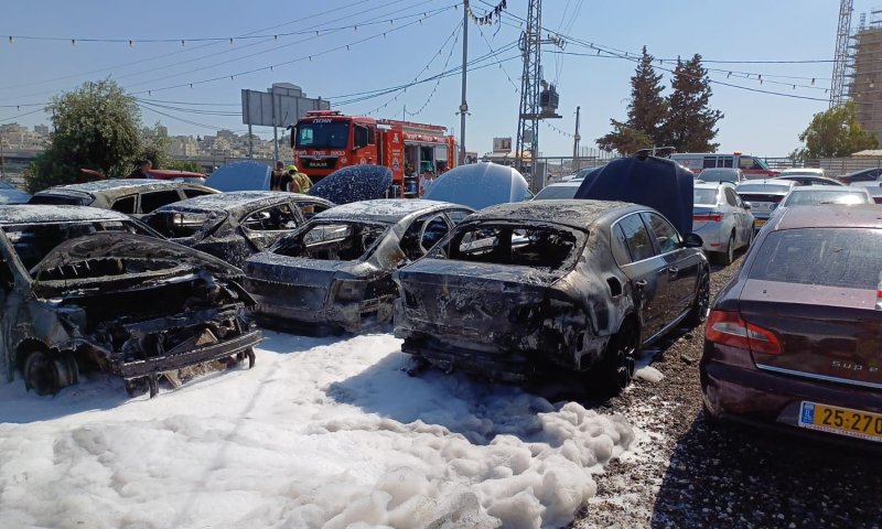 כלי רכב פרטיים עלו באש במזרח ירושלים